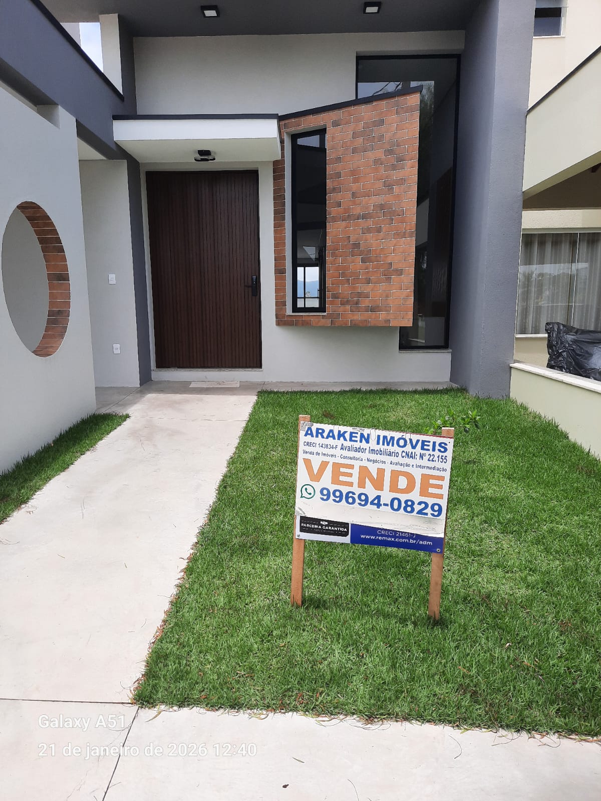 1Casa térrea frente